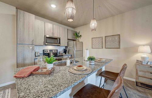 Boho Oasis w KING Bed w POOL Nr AIRPTShoppingDWTN - Foto 7