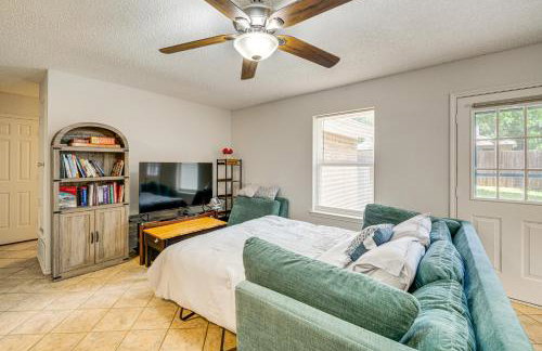 1 Mi to Denton Square Family Home with Fenced Yard! - Foto 2