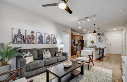 2BR Southtown Apartment FreeParking Wifi Pool Gym - Photo 7