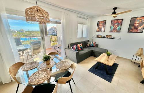 Stunning apartment with a beautiful pool/lake view - Foto 1