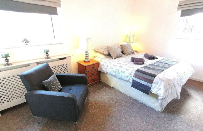 Lovely 2-bed Cottage in Pencarreg - Photo 3