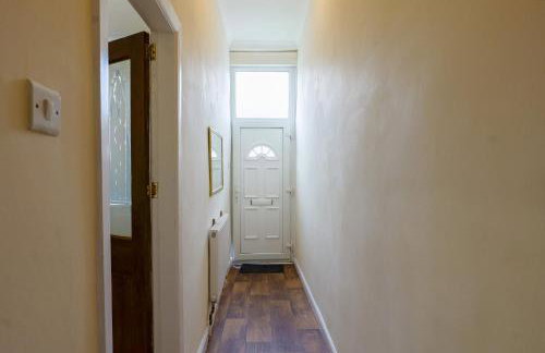 Relax in Comfort 3BR Home for 6 with Full Kitchen, Lounge, Large Bath - Foto 22