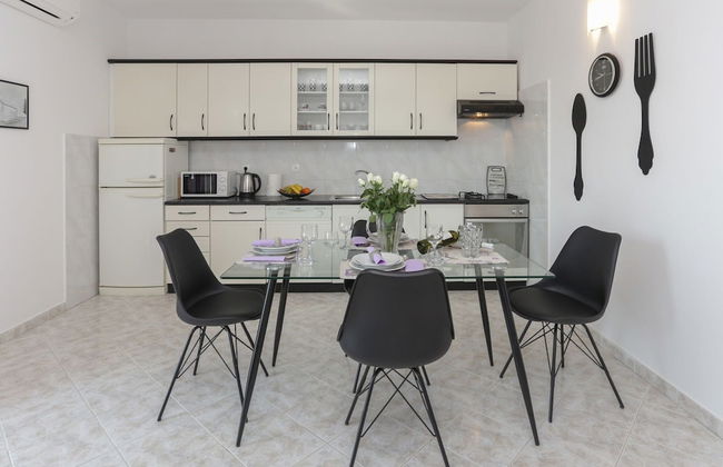 Apartment in Katel Gomilica Near Beach - Foto 8