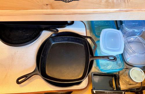 Whispering Pines Retreat, Secluded Cabin with Hot Tub & Pond - Foto 30