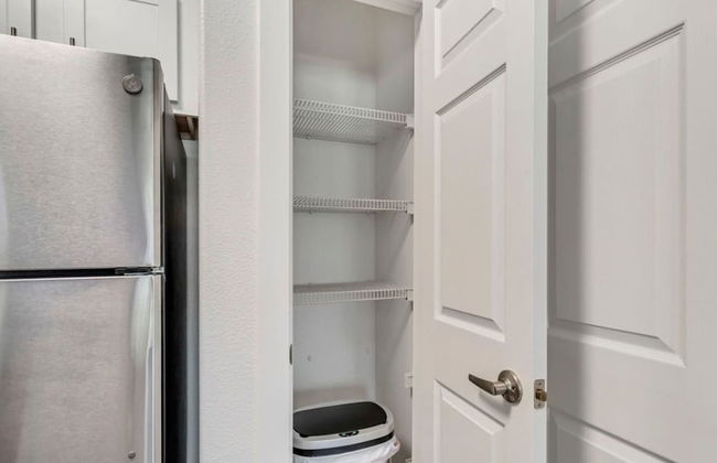 1st Fl King Beds Pool Garage - Near AFB - Foto 15