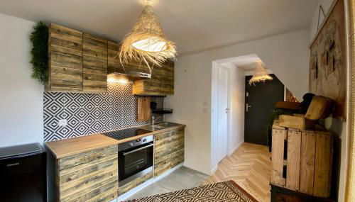 L'Expédition - By BEST KEYS - Expérience Unique - Déco Immersive - Lit Queen Size & Canapé Convertible - Centre Ville - Smart TV - Machine à Café Nespresso - Netflix & WiFi ILLIMITÉ - Check-in Autonome - Parking Gratuit - Foto 5, stove, pet friendly