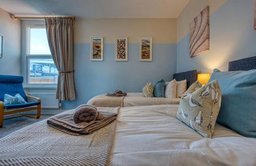 2-Bedroom Modern, Stunning & Stylish Contractor House, Sleeps 4, Prime Portsmouth Location with Free Parking Permit - by Blue Puffin Stays - Foto 36
