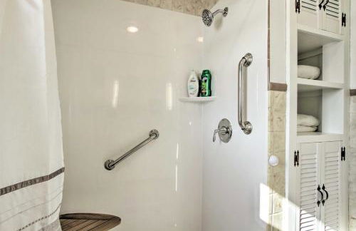 Cozy Postville Retreat with Fireplaces and Yard! - Foto 18