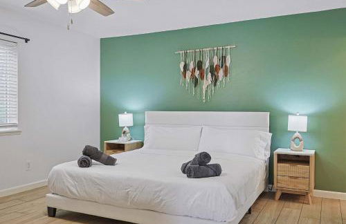 Charming 3Bd 2Ba Home with Private Pool - Foto 10