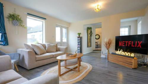 Orchard Bungalow - Sleeps 10 - Close to Town Centre - Free Parking, Pool Table, Fast Wi-Fi and Smart TV with Netflix by Yoko Property - Foto 5