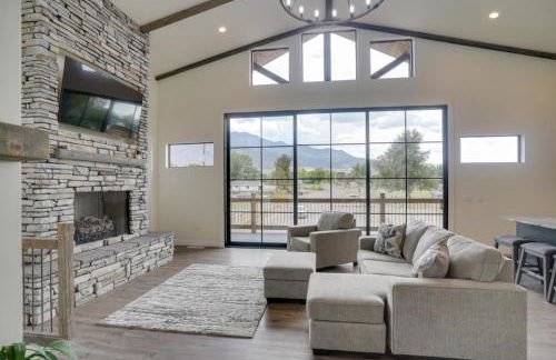 Chic Utah Getaway with Fireplace, Sauna and 2 Decks! - Photo 1