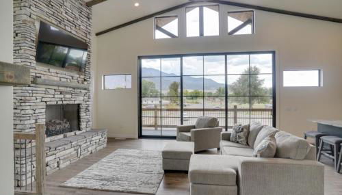 Chic Utah Getaway with Fireplace, Sauna and 2 Decks! - Foto 1