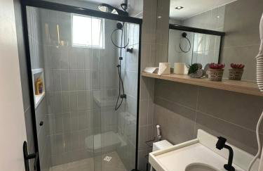 Apartamento moderno com 2 quartos e cama queen-size - Foto 9