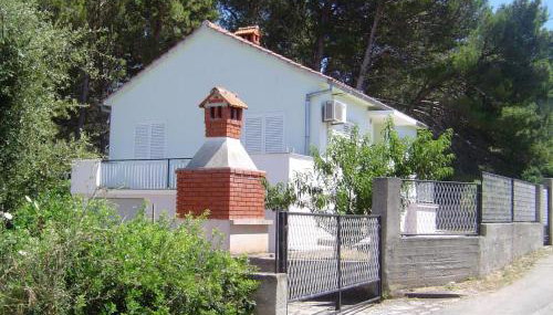 Holiday Home Haus in Ugljan mit Terrasse- Garten und Barbecue by Interhome - Foto 1