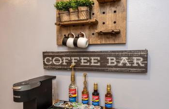 Near Drake/Downtown packed w/Amenities - Hot Tub - Movie Theater - Photo 36