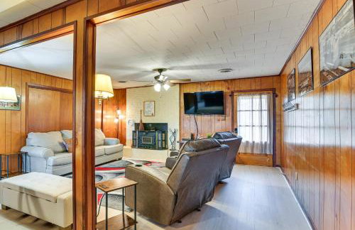 2 Mi to MSU Campus! Family Abode with Spacious Yard - Foto 6