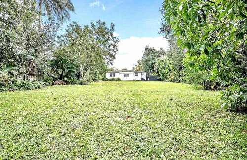 Bright 4BR North Miami Villa Close to Beaches and Huge Backyard - Foto 34