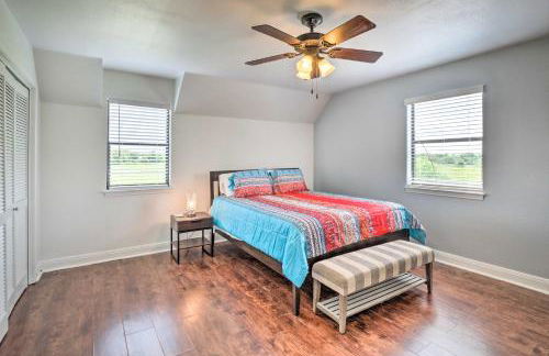 Gingerland Ranch in Del Valle Game Room and Porch - Foto 18