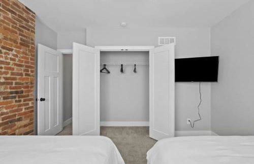 Massive home downtown with Hot Tub - Foto 34