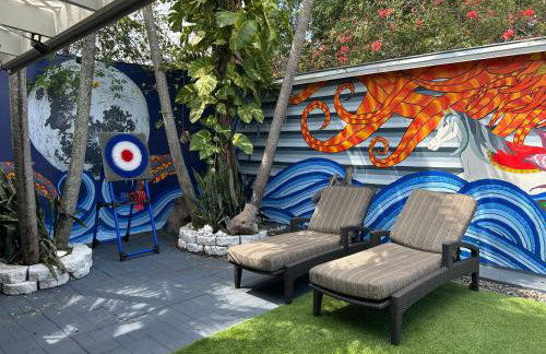 Artistic Retreat, King Suite with Private Balcony! - Foto 56