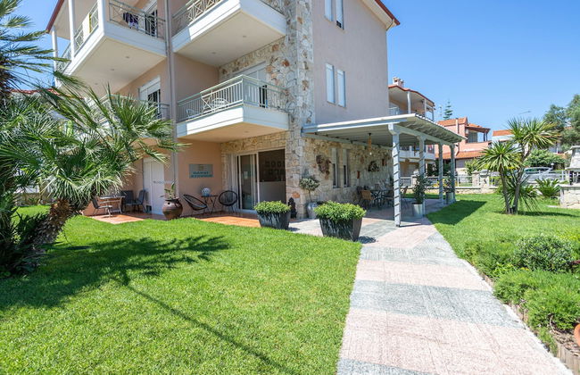 Danae Comfort Living - Photo 42