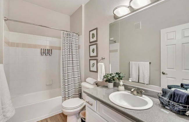 Welcoming 2BR Pool Gym Near Hill AFB Lagoon - Foto 31