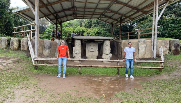 Tour privado por el Parque Arqueológico de San Agustín - Foto 5, Una foto con los monolitos de San Agustín