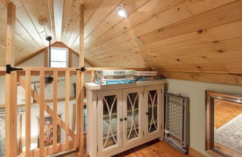 New River Views & Access - Hot Tub, Gazebo, Fire Pit, Next to Riverside Canoeing! - Foto 41