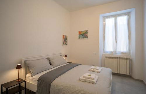 A step from the Beach - Roomy Apt with Sea Glimpse - Foto 5