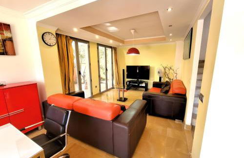 Stunning Home with Outdoor Swimmingpool, 4 Bedrooms and Wifi - Foto 11