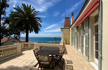 PALMERAIE - Magnifique appartement d'époque avec Vue Mer 4 personnes avec terrasse Le Port Nice - Photo 1