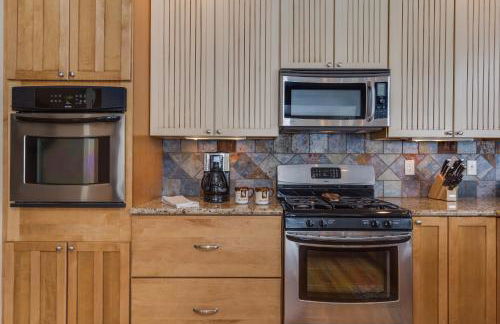 Alpine Airspace by KABINO Airpark Foosball Garage Satellite - Foto 17