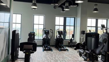 Luxury Stay-Free Parking-Amazon HQ-Nearby DC-Wifi-Pool-Gym - Photo 2