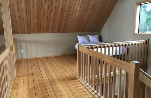 Beautiful Private Lake Lodge with Private Dock and Mountain Views - Foto 12