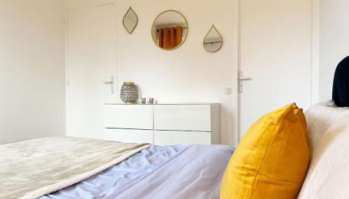 Sunny Flat, parking & RER C and H - Foto 4