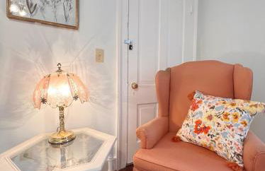 Uptown Colorful Cottage by the Riverwalk - Foto 17