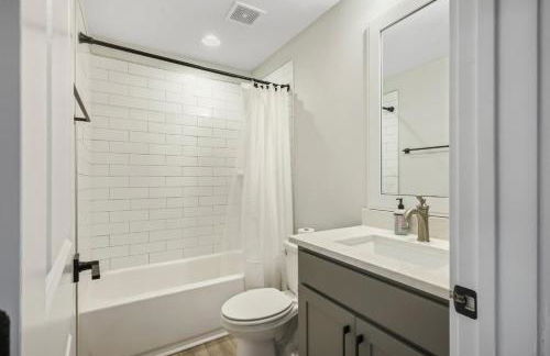 Pet Friendly Family Home Steps to Raleigh Greenway - Foto 4