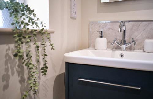 Spacious 4 Bed House Sleeps 6 Parking Garden in Loughborough - Foto 20