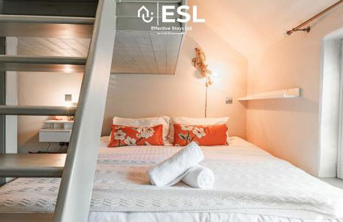 Charming Cottage 3-Bedrooms Sleeps 8 & Hot Tub - Photo 7