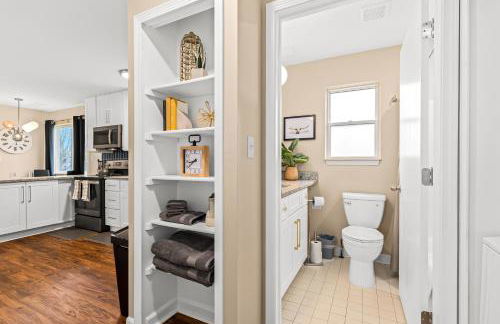 New! Cozy Upper 1BR Flat near Downtown Roseville - Foto 12