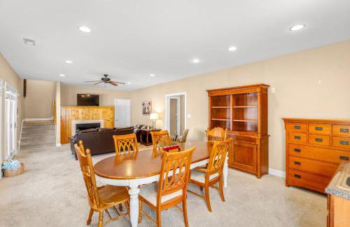 Spacious Family Retreat-Hot tub & Game Room - Foto 28