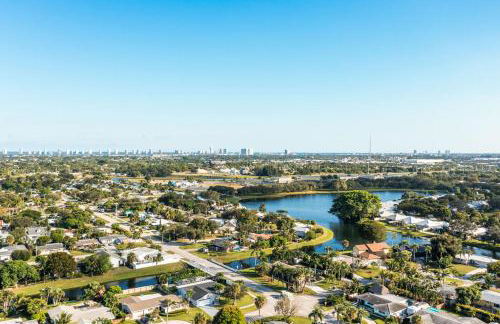 Heated PoolFire PitOutdoor KitchenCorn Hole - Foto 40