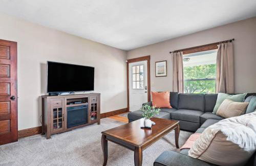 Entire Duplex w Historic District and Sleeps 12 - Foto 17