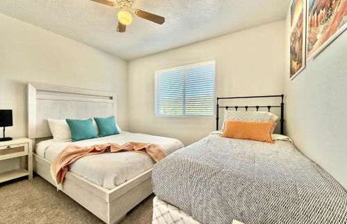 Updated townhouse just minutes from Zion with hot tub - Foto 12