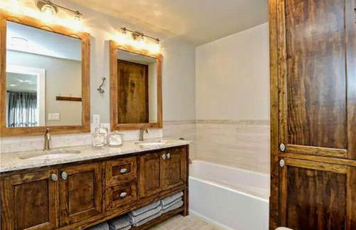 Private Pool & Hot Tub! Charming Hill Country Home Minutes to Wineries/Shops! - Foto 15