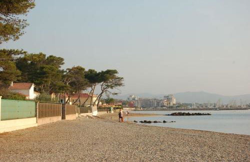 Port Hyeres Duplex plein Sud 200 M2 et 100 M2 de terrasse - Foto 38