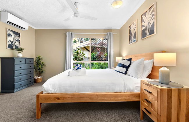 Reef Apartment Cairns - 4 Pools Resort BBQ - Photo 3