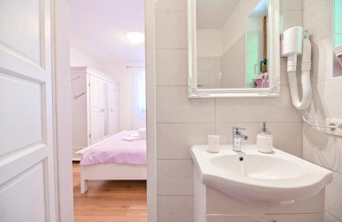 Villa Brbon - Serene Getaway - Foto 38