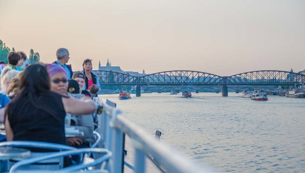 Passeio de barco pelo rio Moldava - Foto 2