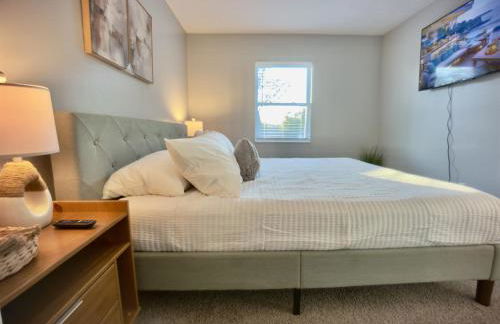 Luxury 4BR Getaway with Heated Pool & Cozy Vibes! - Foto 5